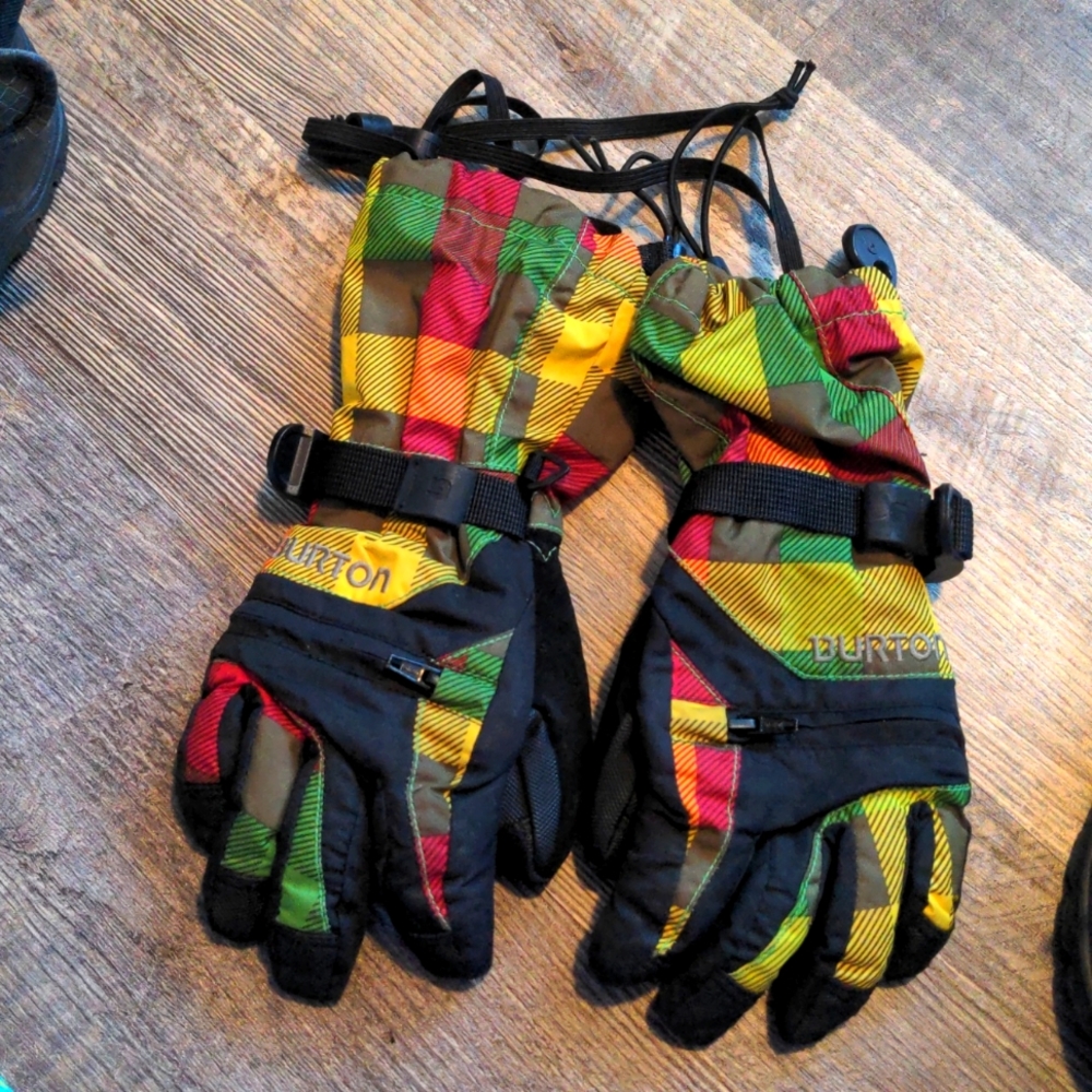 Toddler snow gloves.
